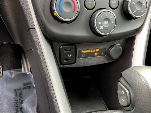 Used 2022 Chevrolet Trax LT w/ LT Convenience Package AWD/4WD image 17