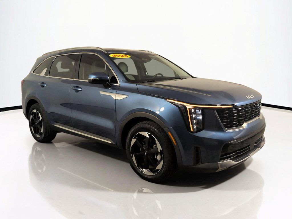 Used 2025 Kia Sorento EX AWD/4WD image 2