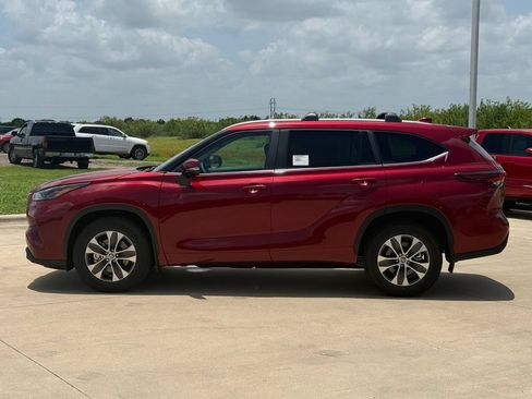 New 2026 Toyota Highlander XLE AWD/4WD image 4