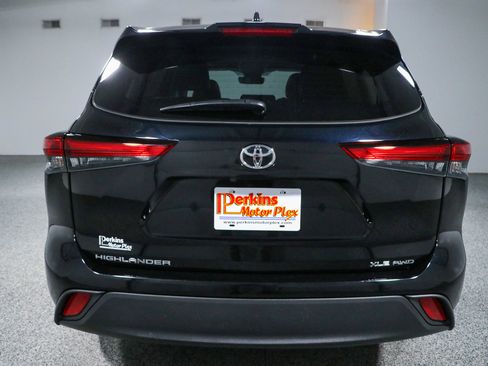 Used 2023 Toyota Highlander XLE AWD/4WD image 8