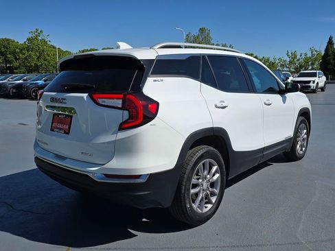 Used 2024 GMC Terrain SLT AWD/4WD image 3