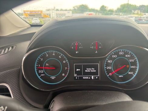 Used 2017 Chevrolet Cruze LT w/ Convenience Package FWD image 10