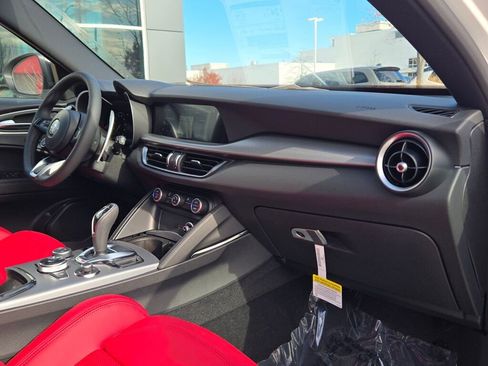 New 2025 Alfa Romeo Stelvio Sprint image 7