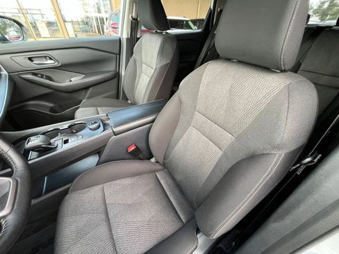 Used 2025 Nissan Rogue SV image 38