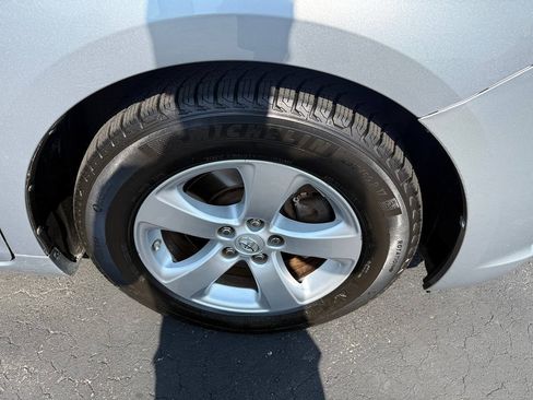 Used 2014 Toyota Sienna LE FWD image 37