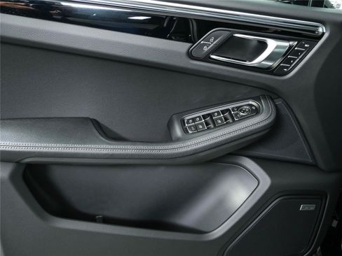 Certified 2026 Porsche Macan Turbo AWD/4WD image 6