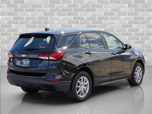 Used 2023 Chevrolet Equinox LS w/ LPO, Cargo Package FWD image 5