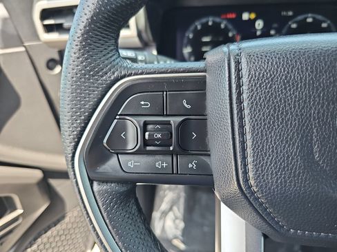 Used 2025 Toyota Tacoma TRD Sport AWD/4WD image 16