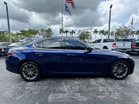 Used 2018 Alfa Romeo Giulia AWD image 9