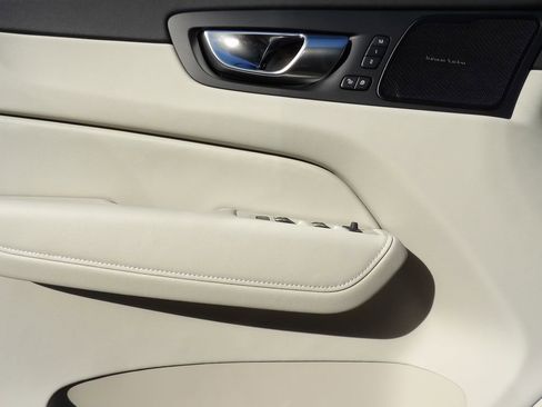 New 2026 Volvo XC60 T8 Ultra w/ Protection Package Premier AWD/4WD image 8
