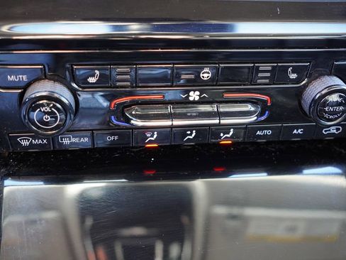 Certified 2023 Jeep Grand Cherokee Limited w/ Black Appearance Package image 31