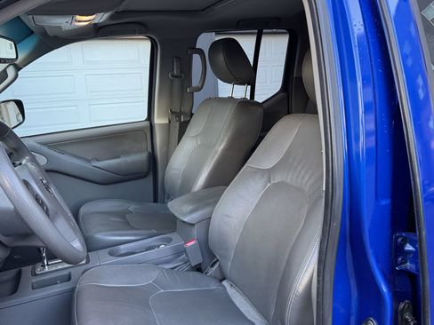 Used 2012 Nissan Frontier SL w/ Moonroof Pkg AWD/4WD image 16