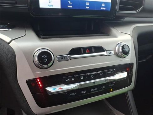 Used 2022 Ford Explorer XLT image 16
