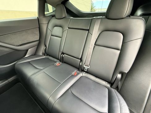 Used 2021 Tesla Model Y Long Range image 17