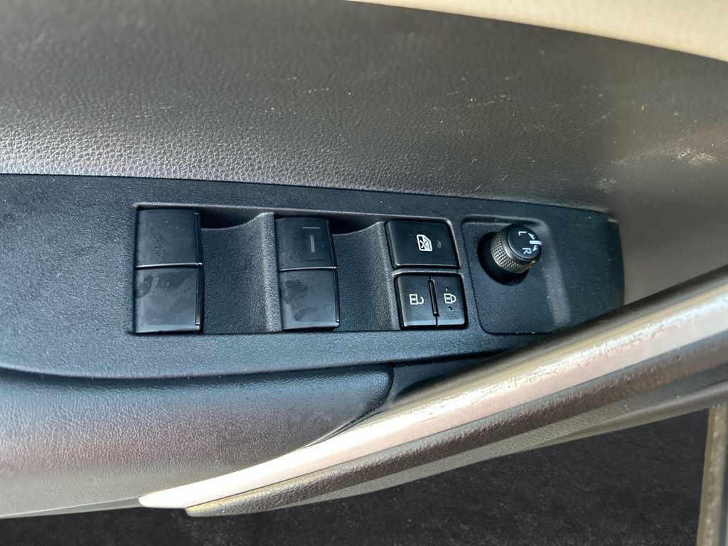 Certified 2025 Toyota Corolla Cross L FWD image 12
