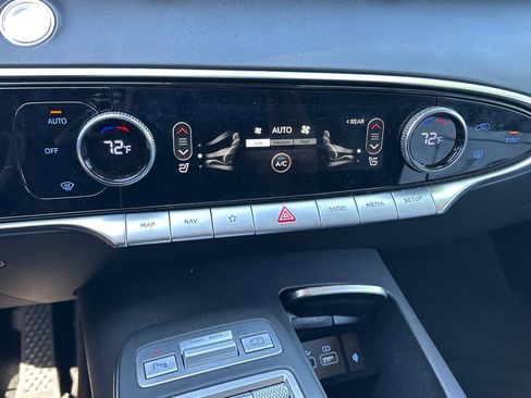 Used 2025 Genesis GV70 2.5T image 13