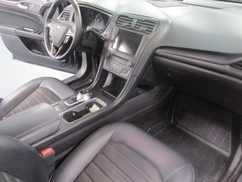 Used 2018 Ford Fusion SE w/ Equipment Group 201A FWD image 24