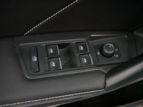 Certified 2024 Volkswagen Tiguan SE R-Line image 19