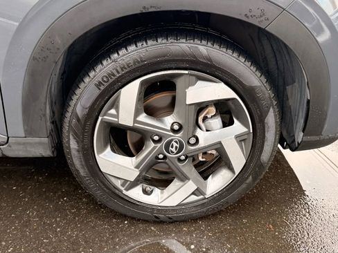 Used 2023 Hyundai Venue Limited image 29