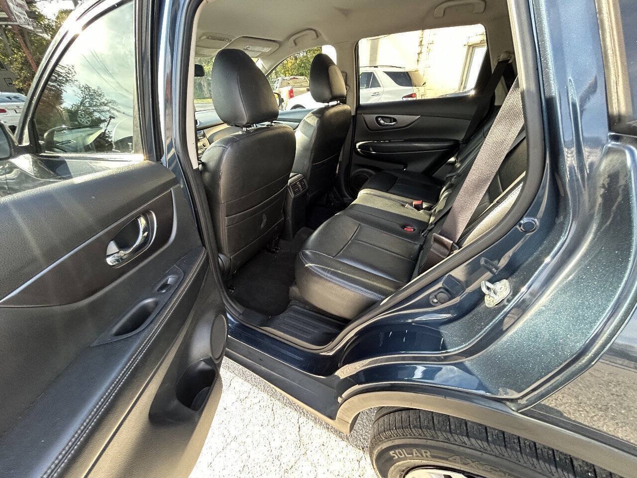 Used 2016 Nissan Rogue S w/ Appearance Package AWD/4WD image 7