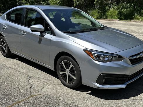 Used 2021 Subaru Impreza 2.0i Premium w/ Popular Package #1 AWD/4WD image 3