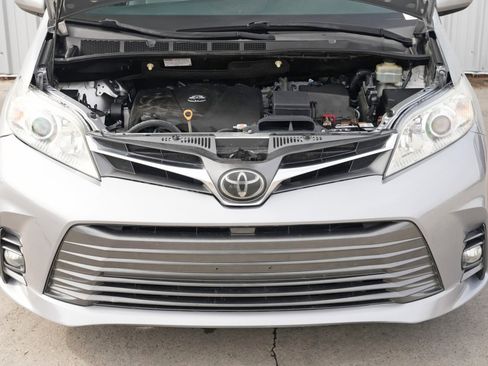 Used 2018 Toyota Sienna XLE Premium image 7