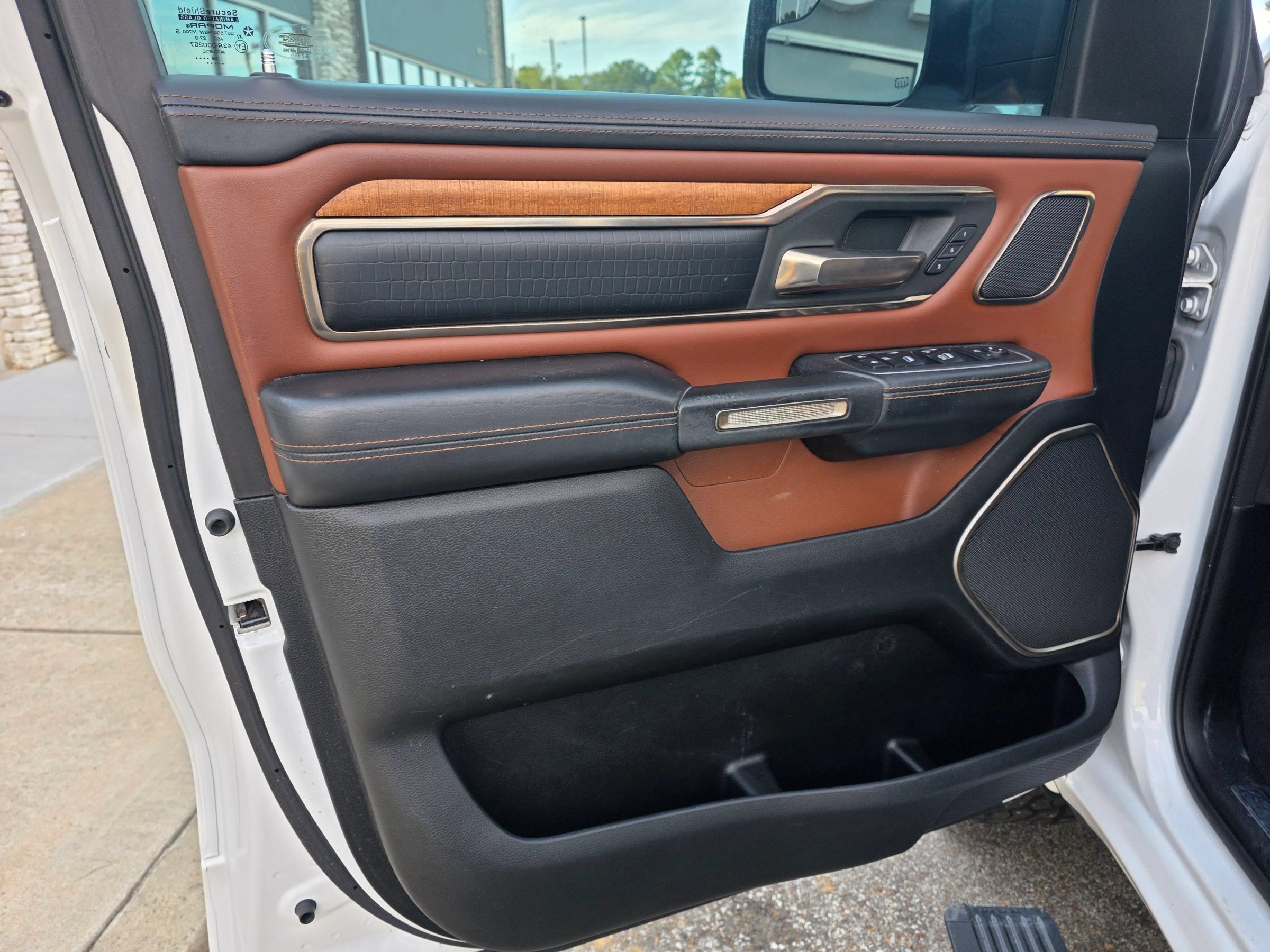 Used 2019 RAM 1500 Limited AWD/4WD image 12