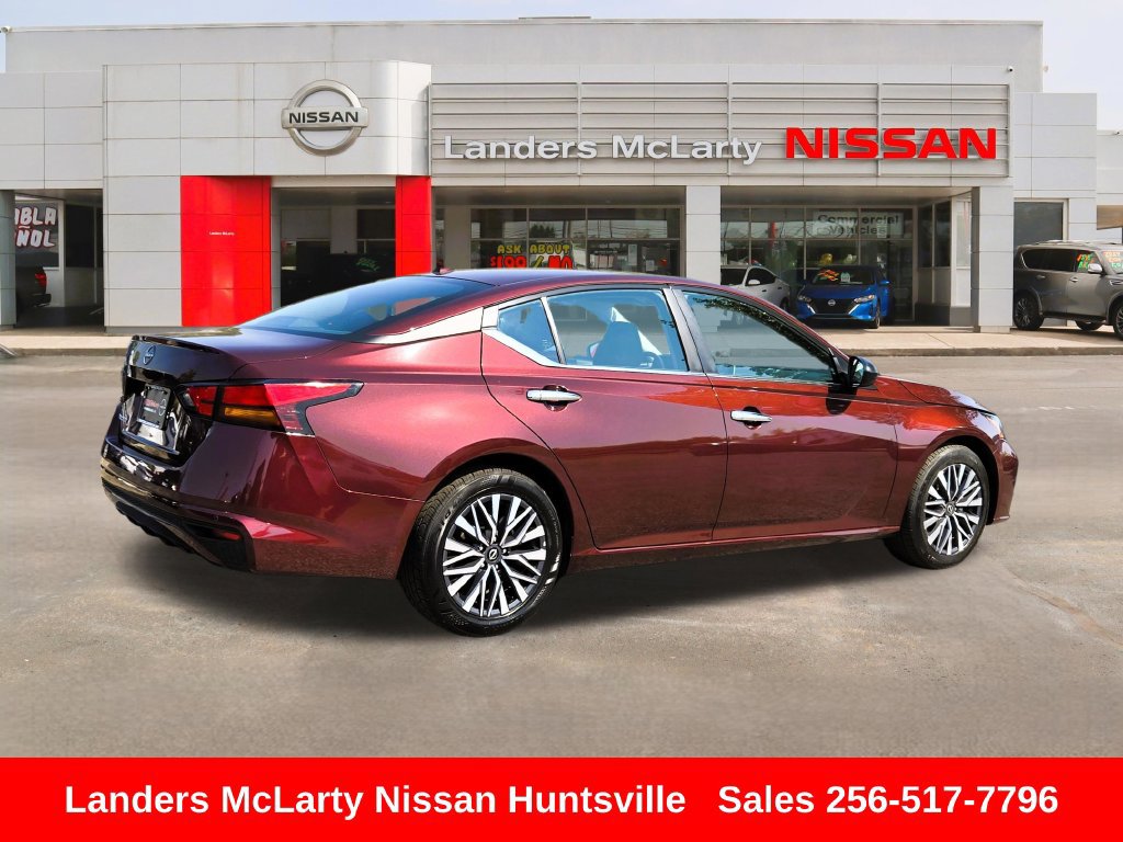 Used 2025 Nissan Altima 2.5 SV FWD image 3