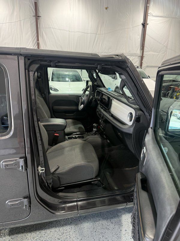 Used 2024 Jeep Wrangler Unlimited Sahara AWD/4WD image 11