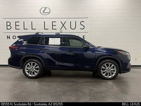 Used 2021 Toyota Highlander Limited image 3