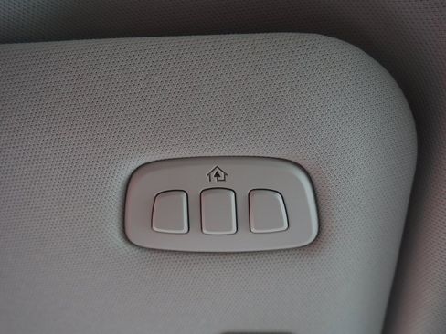 Used 2025 Lincoln Nautilus Premier image 11