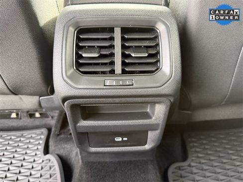 Used 2024 Volkswagen Taos SE image 40