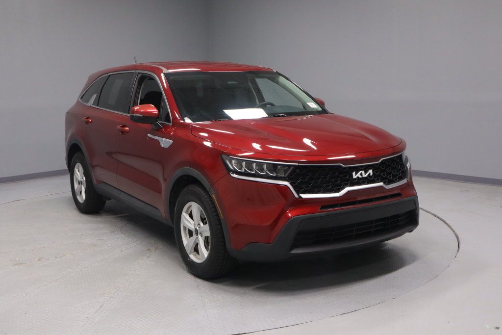 Used 2023 Kia Sorento LX FWD image 1