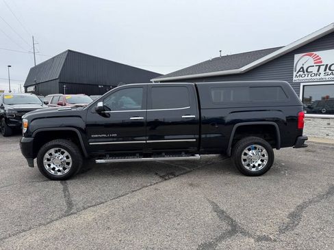 Used 2018 GMC Sierra 2500 Denali AWD/4WD image 2