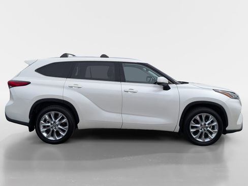 Used 2021 Toyota Highlander Limited AWD/4WD image 3