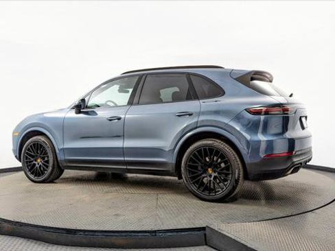 Used 2019 Porsche Cayenne w/ Premium Package image 6