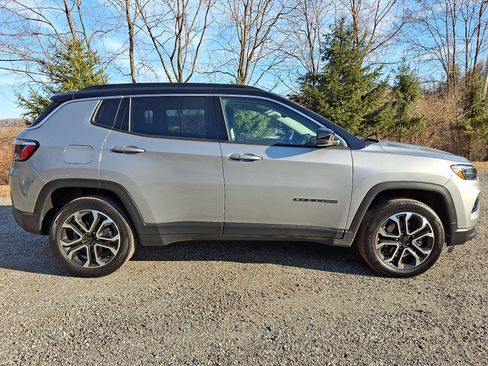 Certified 2022 Jeep Compass Limited image 7