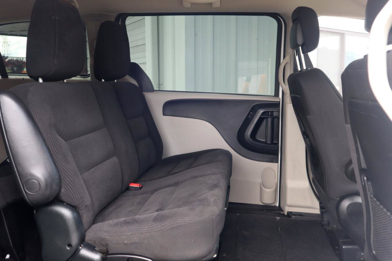 Used 2019 Dodge Grand Caravan SE w/ UConnect Hands-Free Group FWD image 38