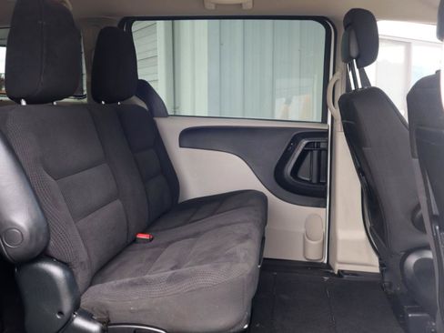 Used 2019 Dodge Grand Caravan SE w/ UConnect Hands-Free Group FWD image 38
