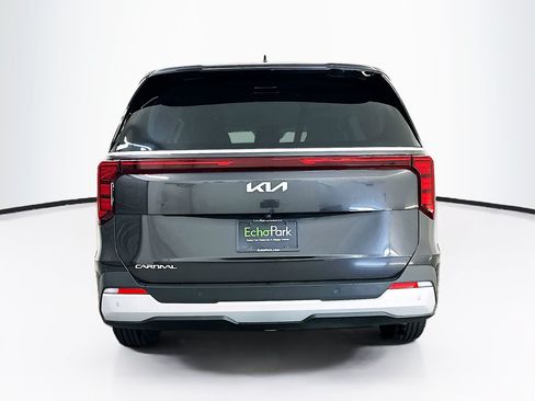 Used 2026 Kia Carnival FWD image 7