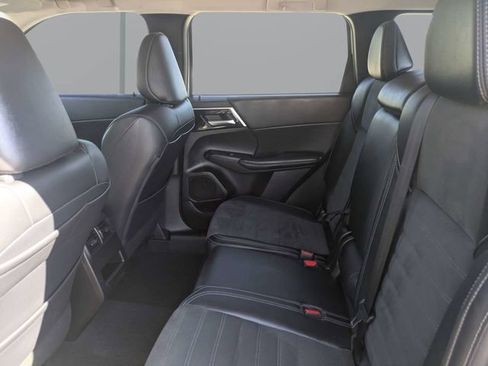 Used 2024 Mitsubishi Outlander SE FWD image 14