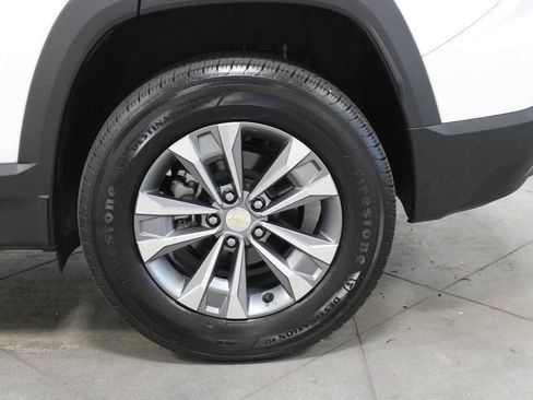 Used 2025 Chevrolet Equinox LT FWD image 17