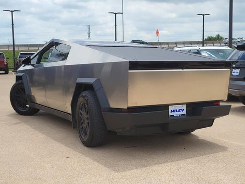 Used 2024 Tesla Cybertruck AWD Crew Cab image 3