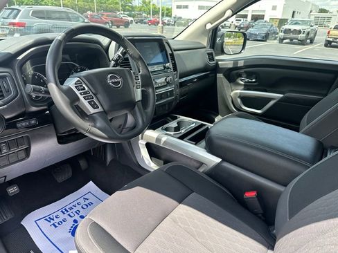Used 2024 Nissan Titan SV w/ SV Convenience Package RWD image 24