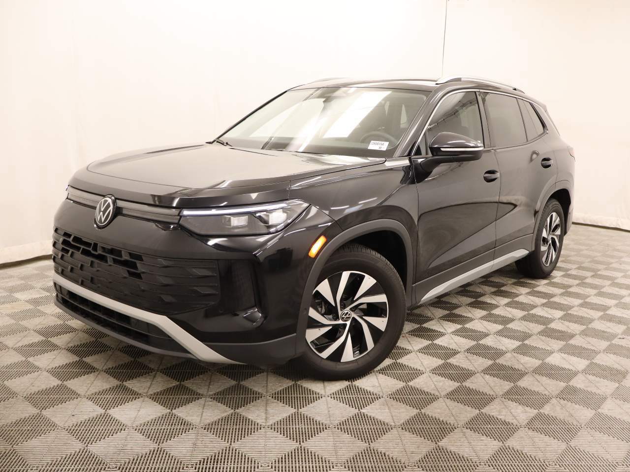 Used 2026 Volkswagen Tiguan S FWD image 1