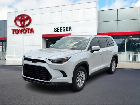 Used 2024 Toyota Grand Highlander AWD image 11