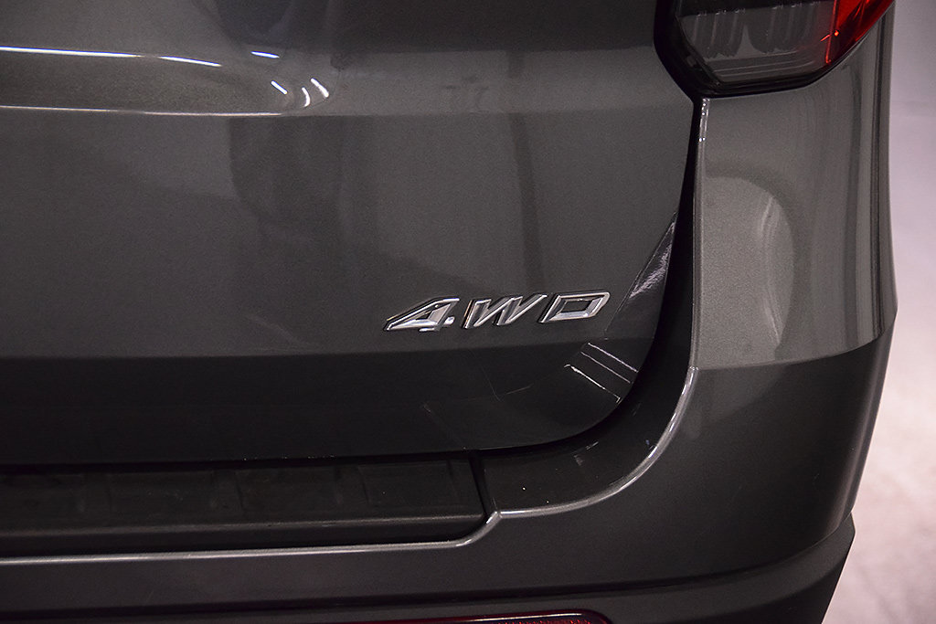 Used 2025 Ford Explorer Active AWD/4WD image 13