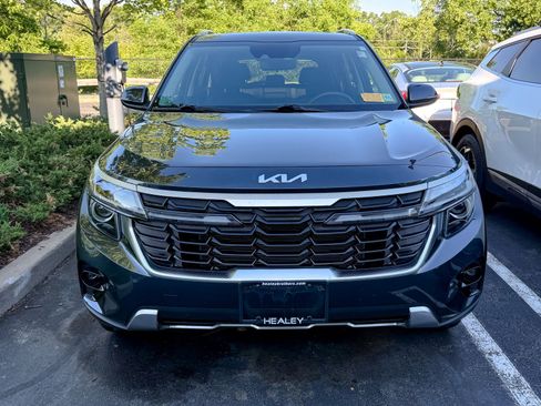 Certified 2025 Kia Seltos EX w/ EX Sunroof Package AWD/4WD image 2