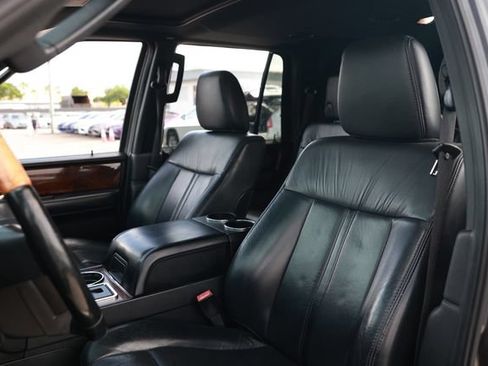 Used 2016 Lincoln Navigator Select RWD image 9