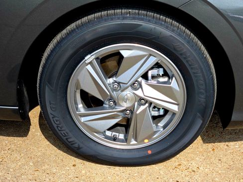 New 2026 Hyundai Elantra SE FWD image 8